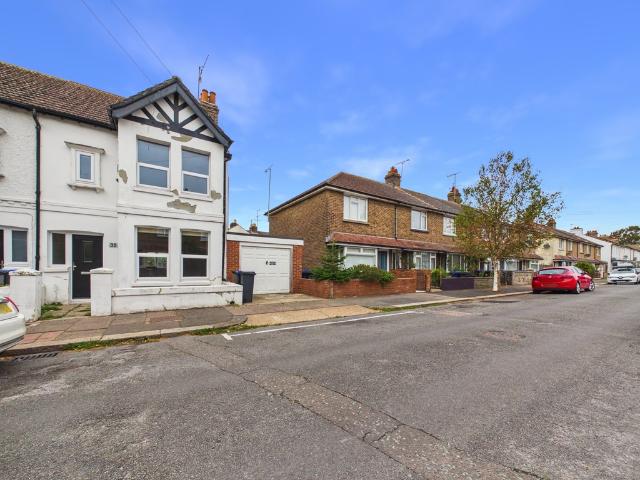 house in St. Anselms Road, Worthing, BN14 7EW