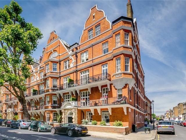 house in St Loo Court, London, SW3
