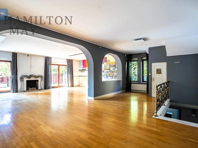An exclusive house with a swimming pool in a quiet area of Stare Bielany