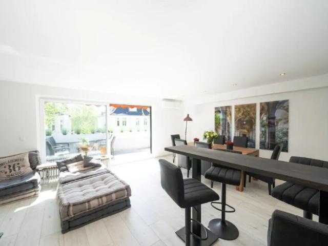 House inside the house, Luxery Penthouse with a lot of space. Close to Essen City and Duesseldorf City