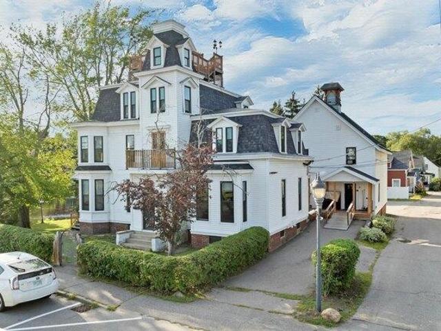 house Laconia NH ES105652791