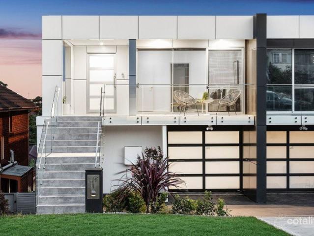 House Like Duplex with Panoramic City Views on 431.1sqm of Ground Floor Area