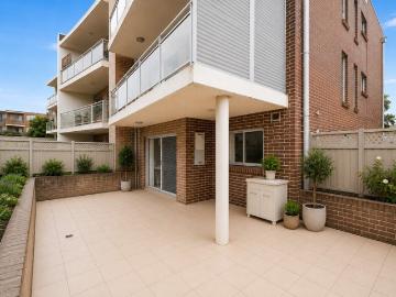 House Like Ground Floor Living with an Oversized Courtyard