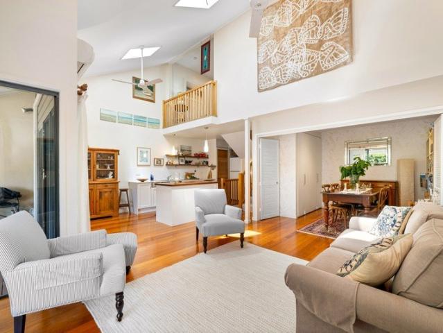 House Like Proportions, River Outlooks & Exceptional Highgate Hill Living