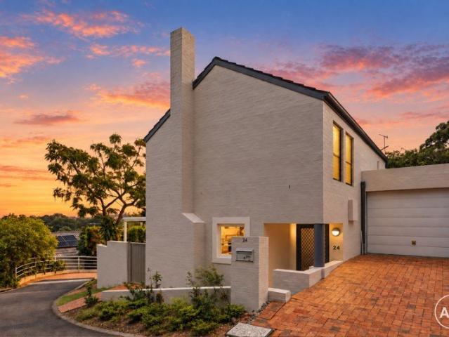 House Like Proportions with Private Outdoor Living in a Peaceful South Coogee Setting