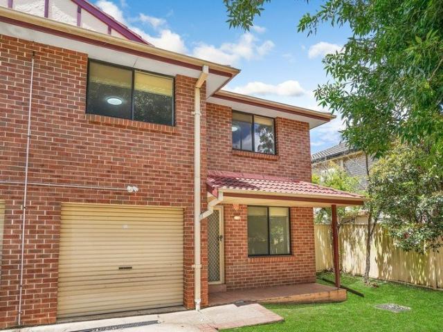House Like Proportions with the Convenience of Townhouse Living 226m2 on Title! Inspections Saturday 11:00 11:30AM