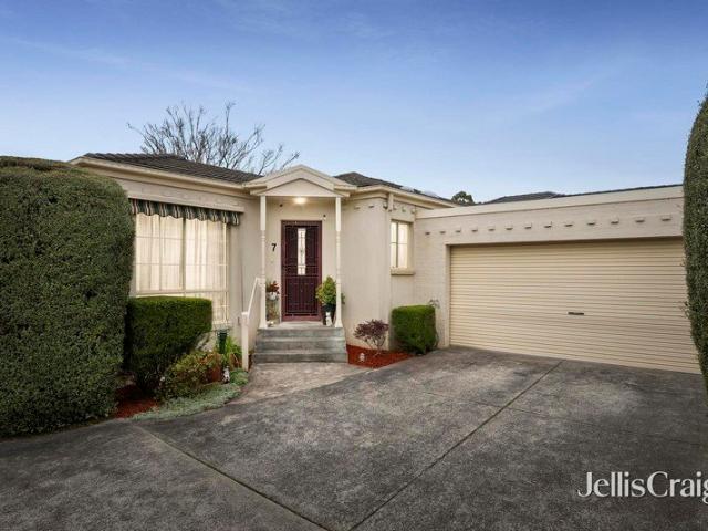 House like space, garden serenity and walk everywhere enjoyment