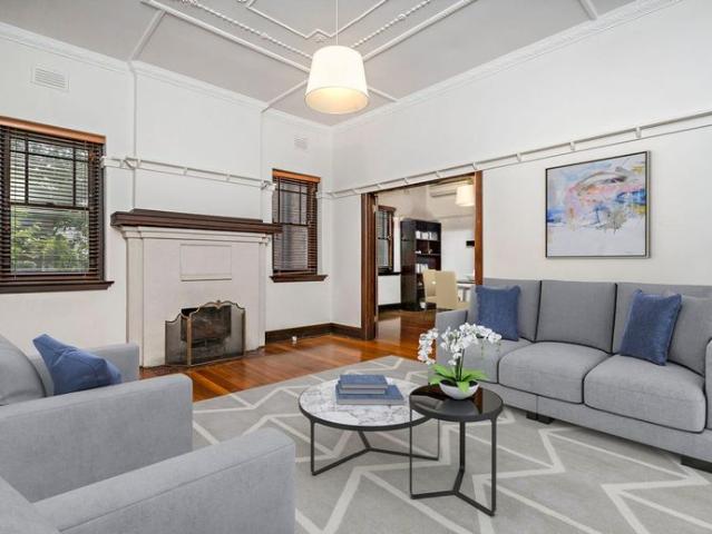 House Like Two Bedroom Art Deco Apartment