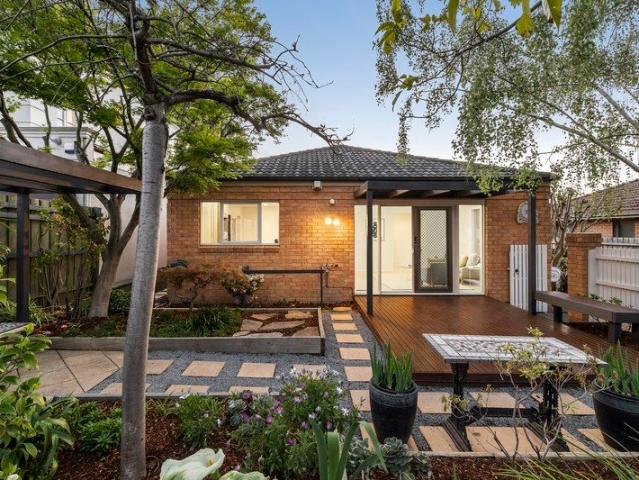 House like Villa with Lavish Sunny Courtyard
