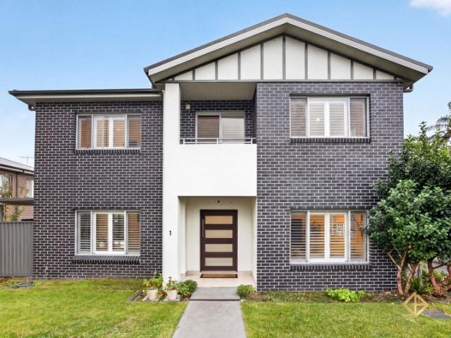 House like 5 Bedroom Townhouse| No Strata Cost | Rare Offering