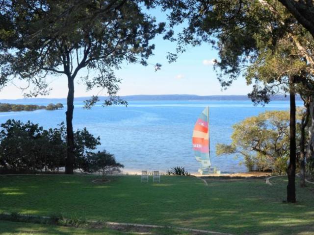 House MACLEAY ISLAND QLD 104955444
