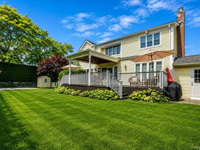 house Massapequa NY DLS104973059