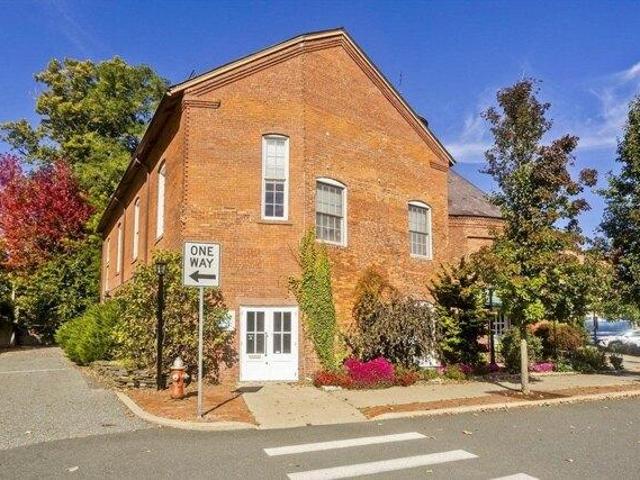 house Northampton MA ES104607189