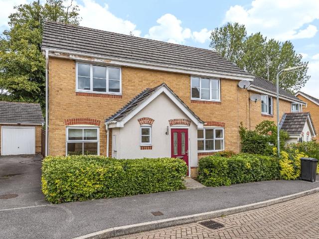 house Oceana Crescent Beggarwood, Basingstoke