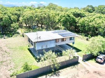 House on 2.98Acres Edge of Town