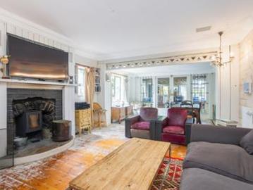 house on the market in scott estate.