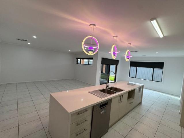 Near New Family Home Offering Space, Style & Comfort in Thurgoona