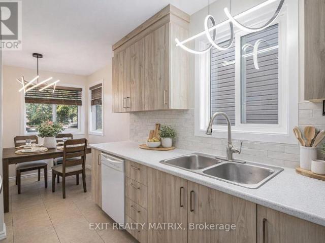 House Ottawa ON 104876300