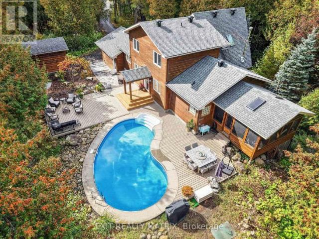 House Ottawa ON 105945664