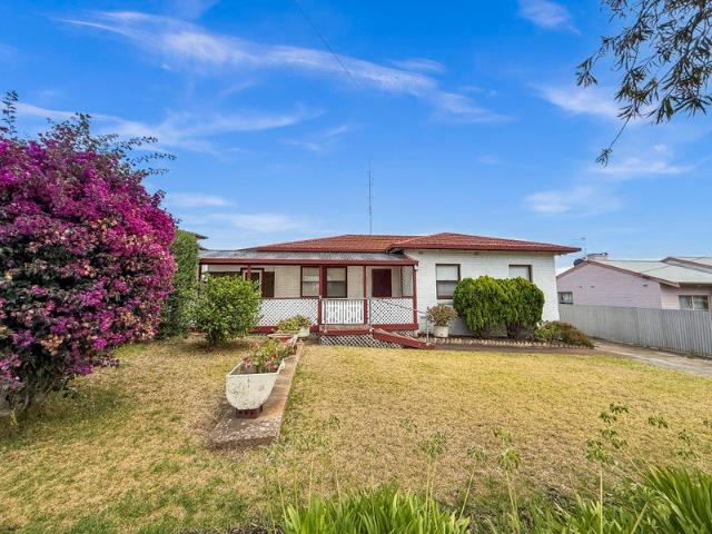Stylish Renovation Meets Versatile Living A Home That Adapts to You!