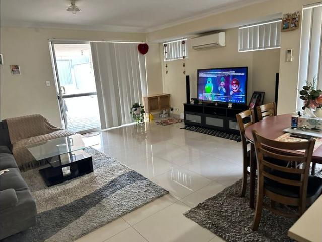 House/ Rooms for rent in Banksia Grove, WA
