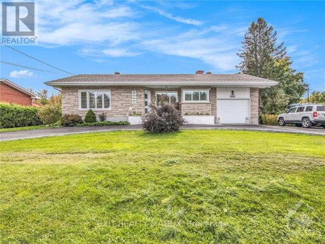 House Russell ON 104179514