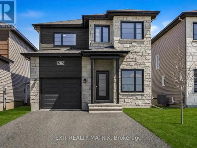 House Russell ON 104985870