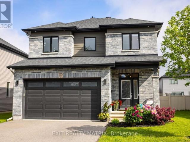 House Russell ON 105248704