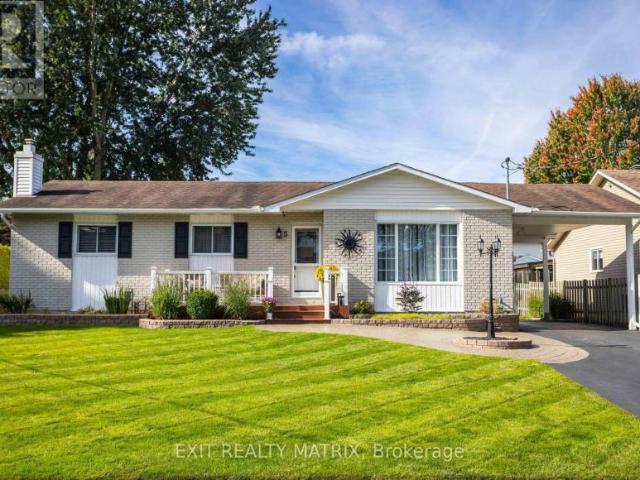 House Russell ON 105623765