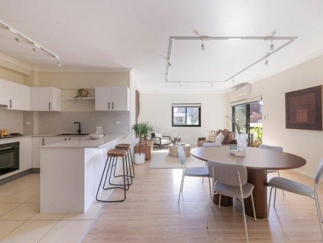House scaled apartment only 350m to Waterloo Metro