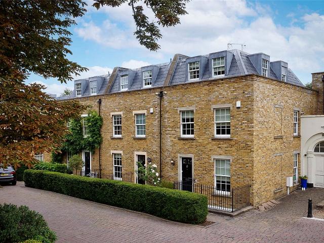 house Sadlers Gate Mews Commondale, London