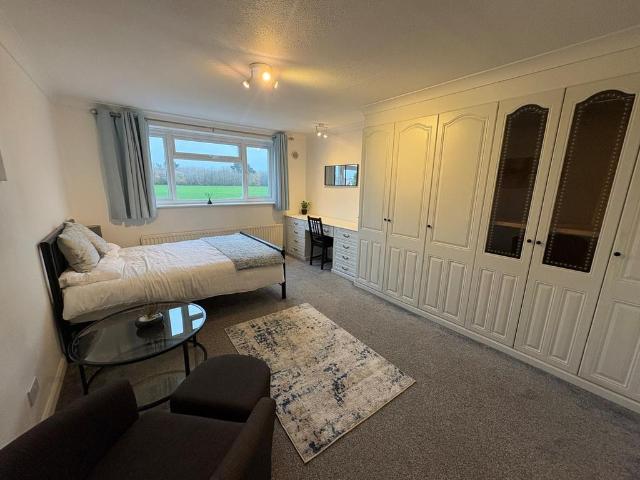HOUSE SHARE Talbot Drive 1 bed house of multiple occupation to rent £725 pcm £167 pw