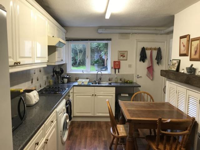 HOUSE SHARE – TWO LOVELY ROOMS FOR RENT in a beautiful 7 bedroom detached house – Ryde Central