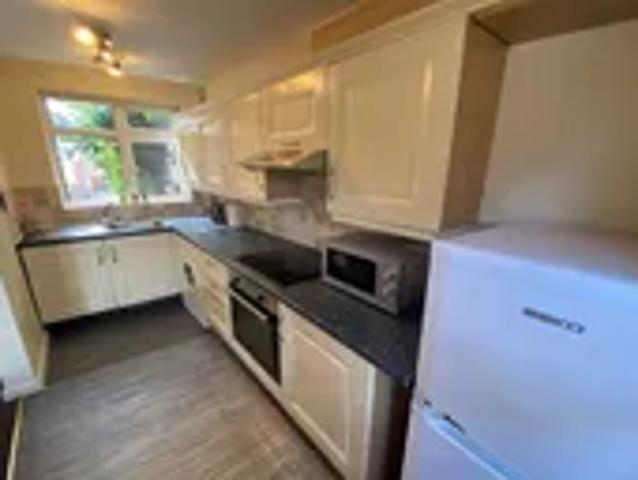 house share in Charles Ave, Lenton Abbey, NG9 2SH