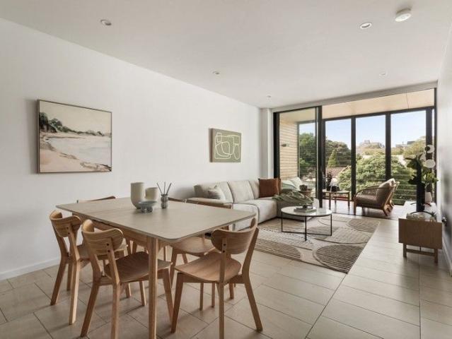 House size dual level apartment living