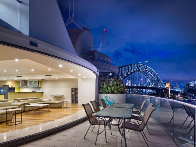 House sized Top level Penthouse Apartment on the Harbour! With private POOL