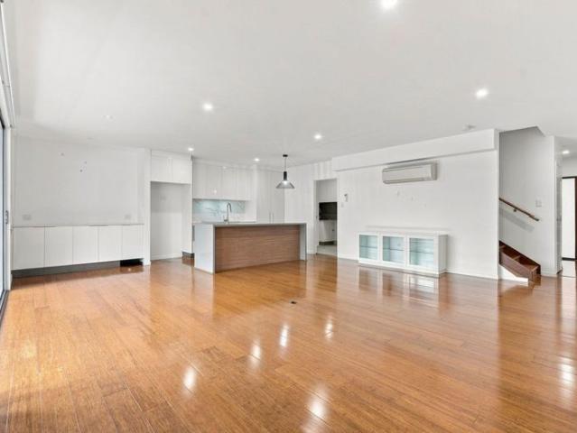 House sized townhouse immaculately presented