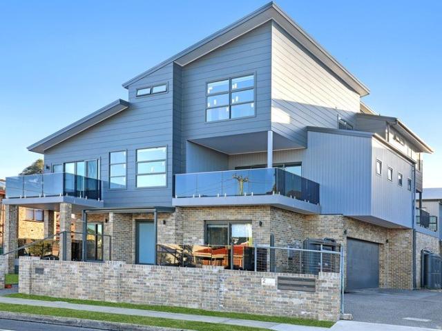 House Sized Townhouse in Prime Fairy Meadow Location