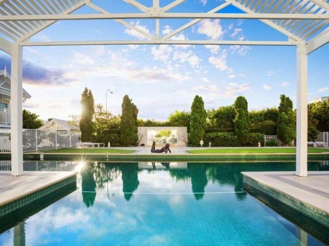 House Sized Waterfront Apartment | 279sqm Living + 68sqm 3 Car Garage