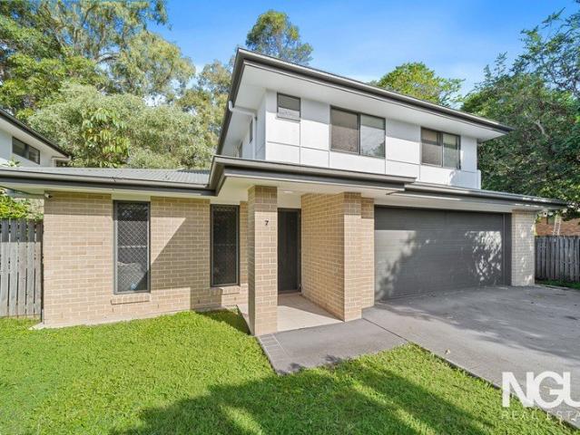 HOUSE SIZED LIVING IN A PRIVATE COMPLEX OF JUST 9