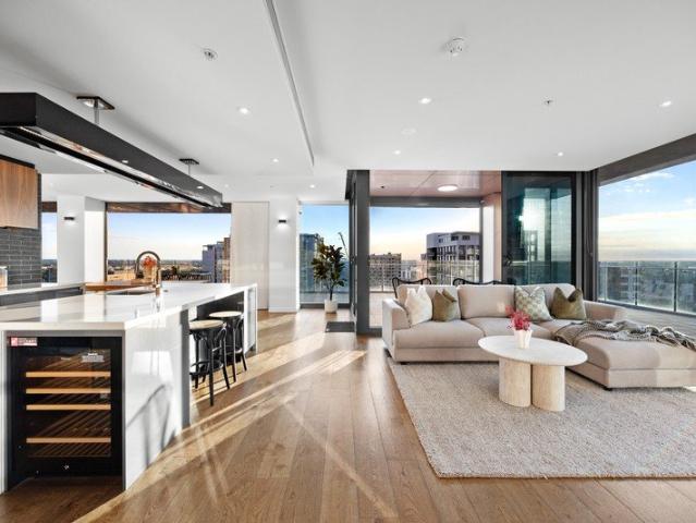 House Sized Luxury 295 sqm Stunning Sub Penthouse with Spectacular Panoramic Views!