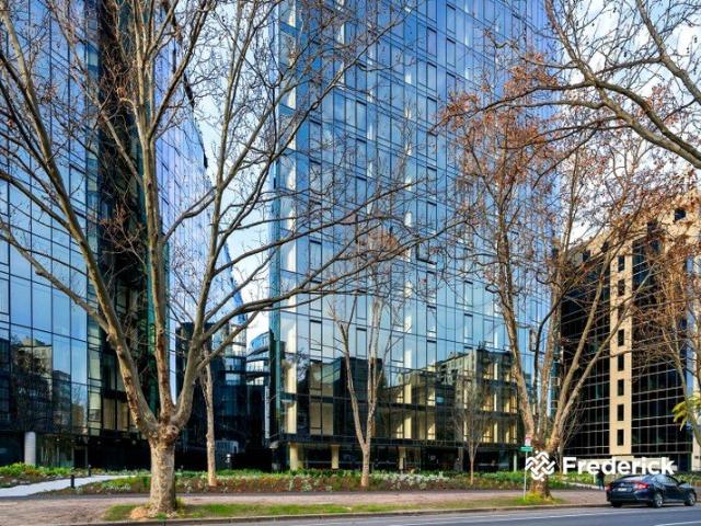 House Sized Luxury with Uninterrupted Albert Park & Bay Views