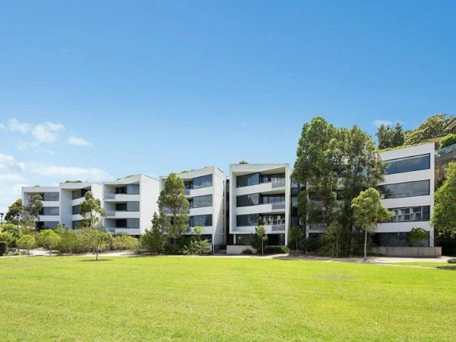 House sized retreat in a premium harbourside community