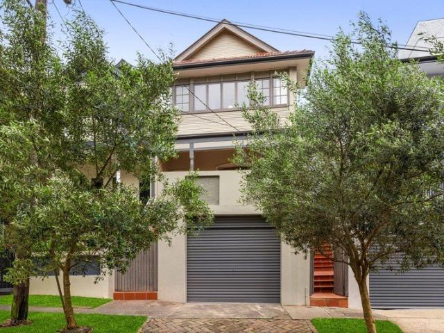 House Sized Sanctuary with No Strata Levies in Desirable Cul de sac