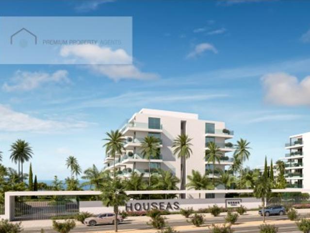 Houseas Almería: Vida en la playa de primera línea con comodidades de estilo resort