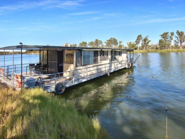 Houseboat Nut Case 3