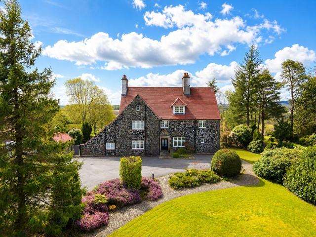 Houston Road, Kilmacolm, Inverclyde. 4 bed detached house to rent £4,500 pcm £1,038 pw