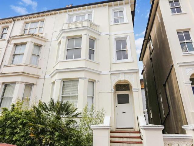 Hova Villas, Hove 2 bed flat to rent £1,500 pcm £346 pw