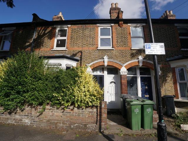 Hove Avenue, Walthamstow E17, 2 bed flat to rent, £1,800 pcm | PrimeLocation