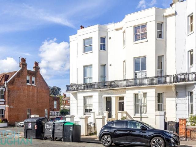 Hove, East Sussex BN3 2 bed flat to rent £1,600 pcm £369 pw